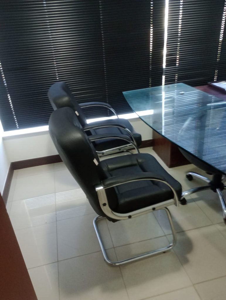 Sala mobiliada no Edifício Salvador Trade Center no Caminho das Árvores Sala mobiliada no Edifício Salvador Trade Center no Caminho das Árvores