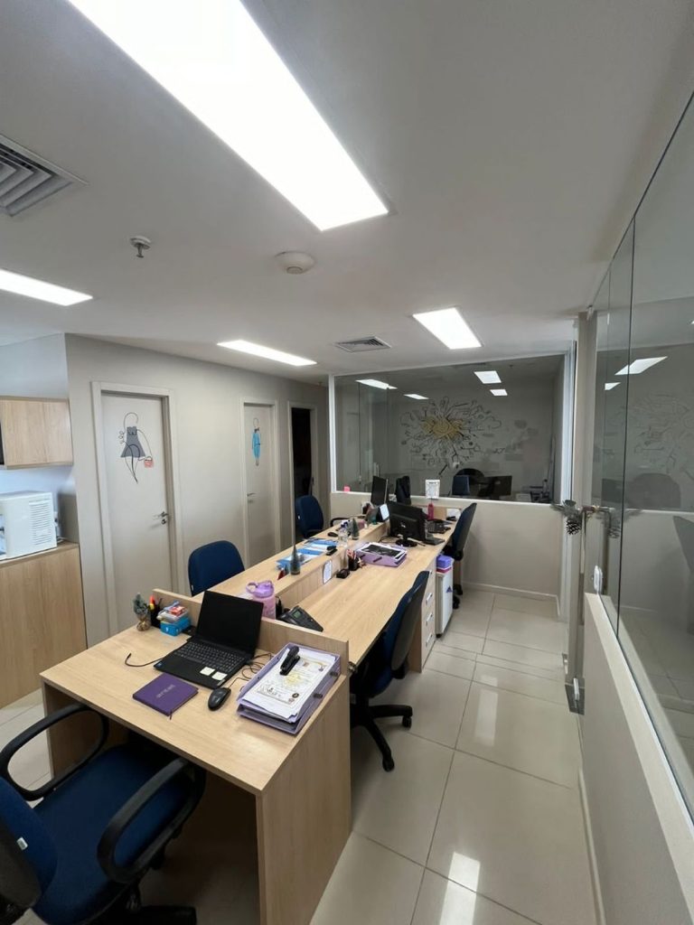 Sua Empresa no Topo: Salas Comerciais no Boulevard Side – 72m² no Coração de Salvador!