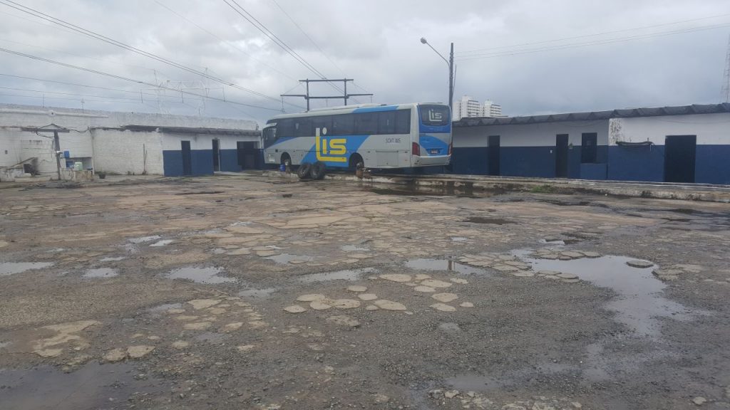 Terreno a venda no bairro de Pernambués em Salvador Terreno a venda no bairro de Pernambués em Salvador