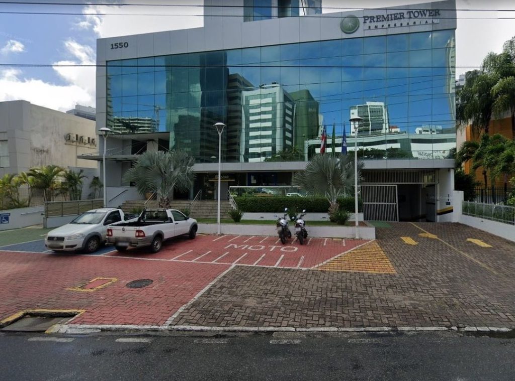 Alugue Sua Sala Comercial no Centro Financeiro da Pituba com Duas Vagas de Garagem!