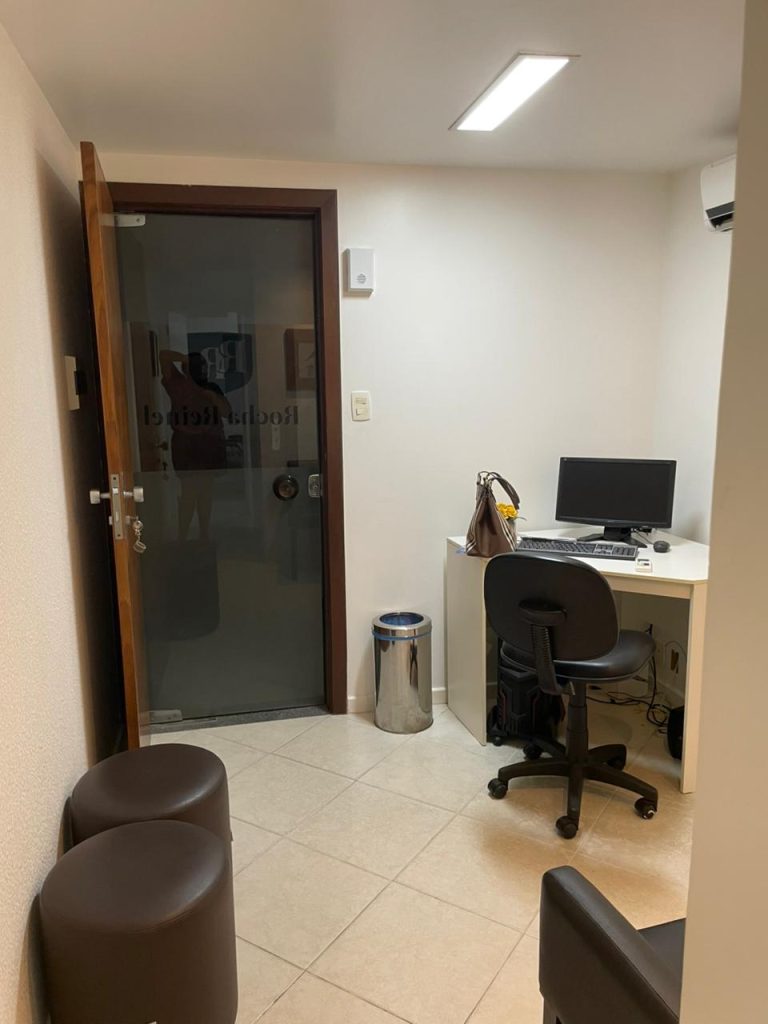 Sala comercial Mobiliada no coração financeiro de Salvador Sala comercial Mobiliada no coração financeiro de Salvador