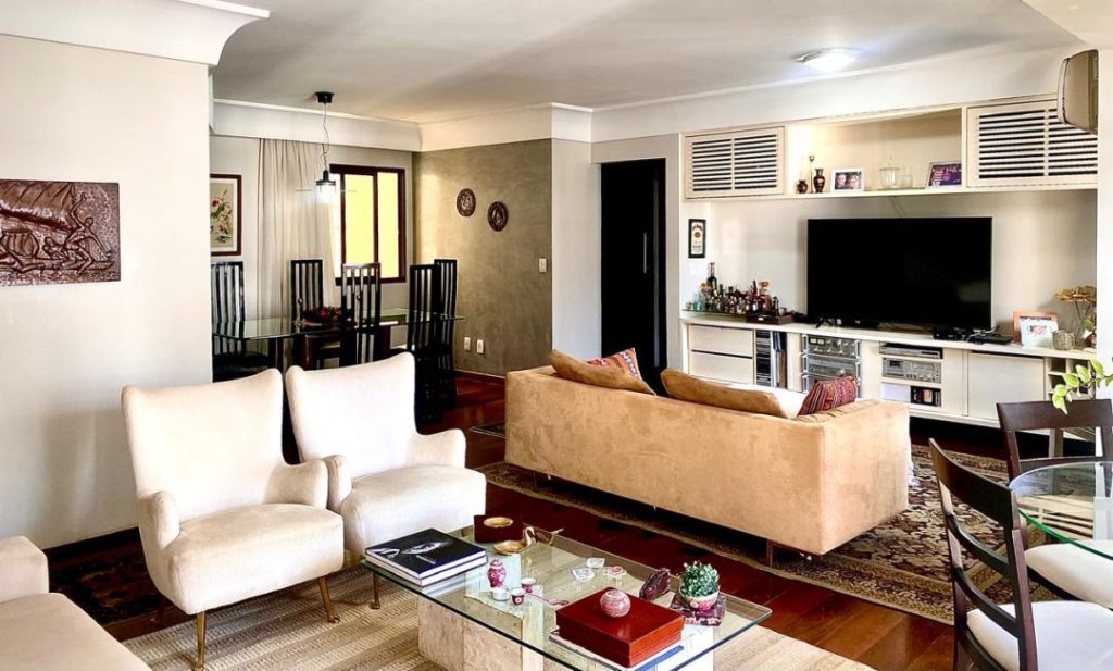 Apartamento de **135m² com 4 quartos e 1 suíte** no Condomínio Príncipe de Luxemburgo, Salvador.