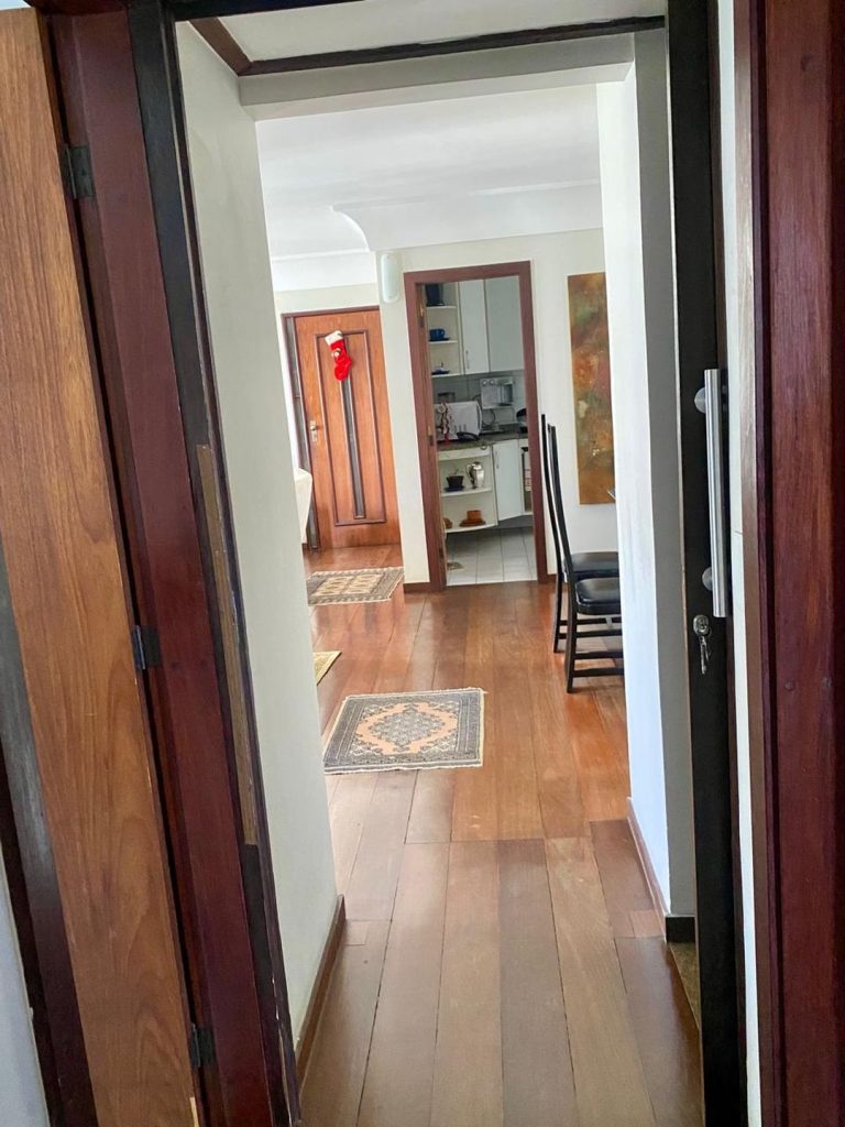 Apartamento de **135m² com 4 quartos e 1 suíte** no Condomínio Príncipe de Luxemburgo, Salvador.