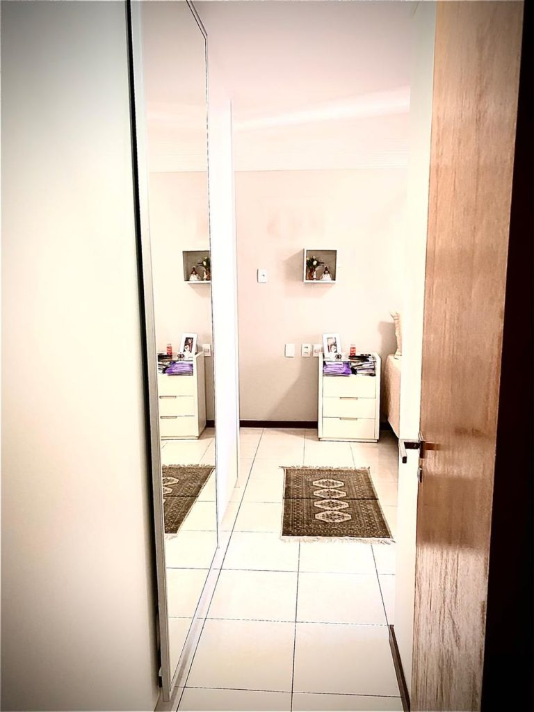 Apartamento de **135m² com 4 quartos e 1 suíte** no Condomínio Príncipe de Luxemburgo, Salvador.