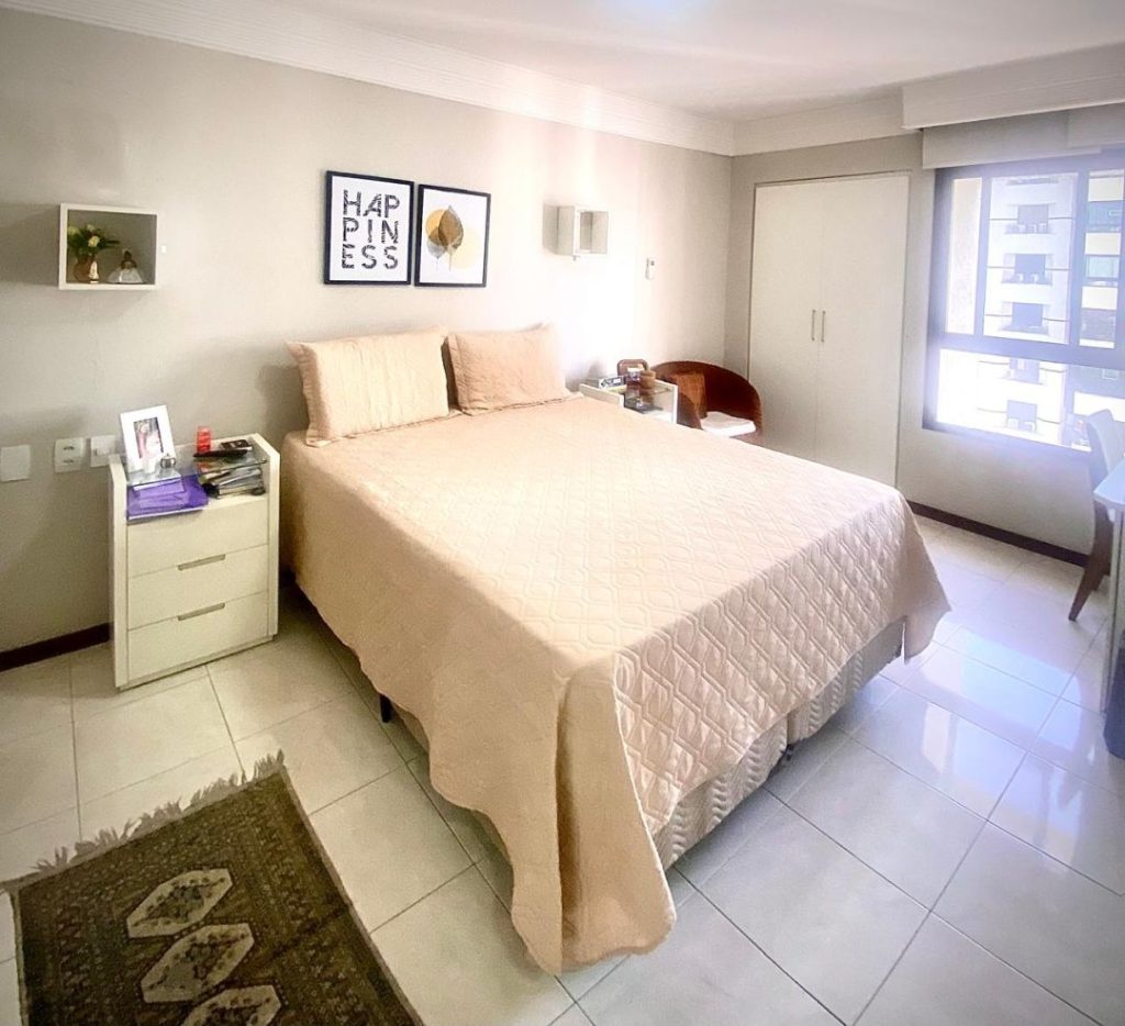 Apartamento de **135m² com 4 quartos e 1 suíte** no Condomínio Príncipe de Luxemburgo, Salvador.