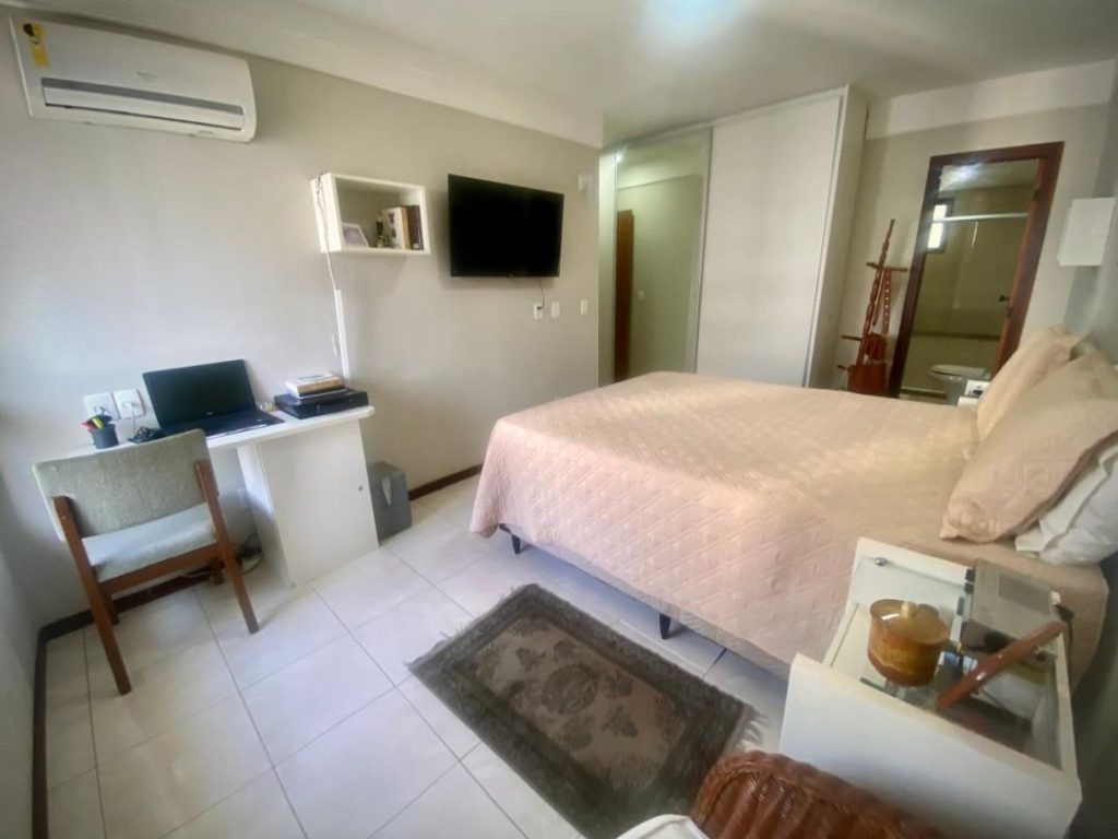 Apartamento de **135m² com 4 quartos e 1 suíte** no Condomínio Príncipe de Luxemburgo, Salvador.