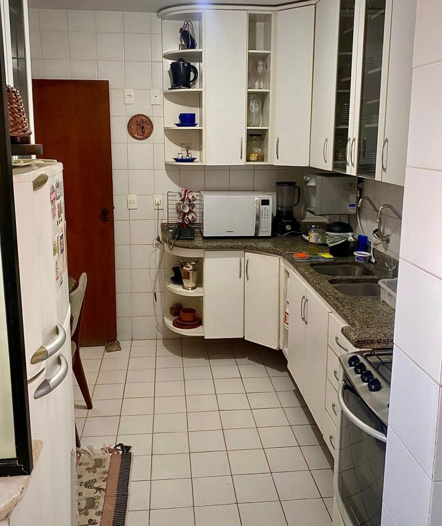 Apartamento de **135m² com 4 quartos e 1 suíte** no Condomínio Príncipe de Luxemburgo, Salvador.