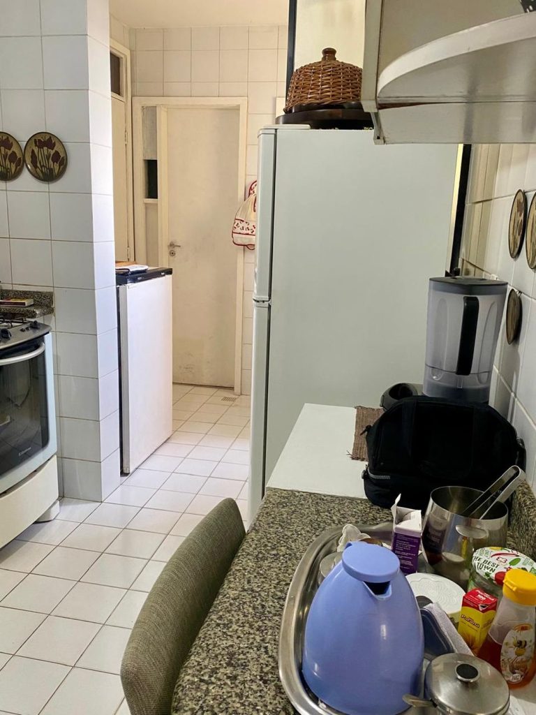 Apartamento de **135m² com 4 quartos e 1 suíte** no Condomínio Príncipe de Luxemburgo, Salvador.