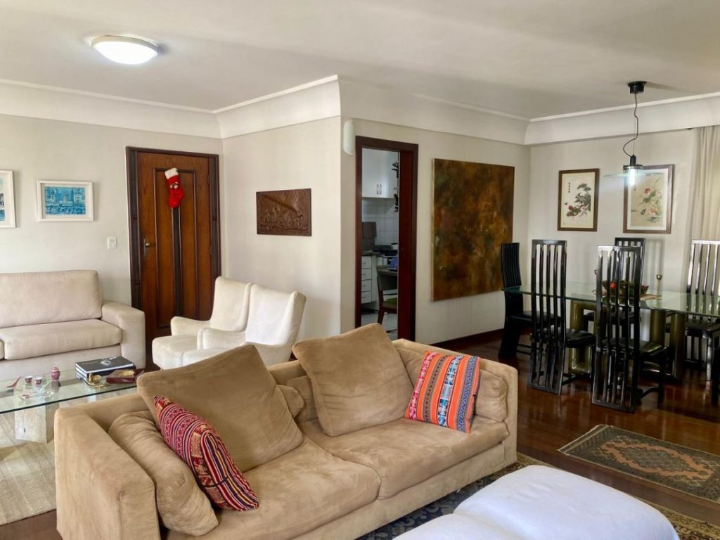 Apartamento de **135m² com 4 quartos e 1 suíte** no Condomínio Príncipe de Luxemburgo, Salvador.
