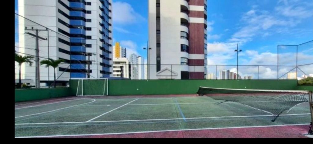 Apartamento de **135m² com 4 quartos e 1 suíte** no Condomínio Príncipe de Luxemburgo, Salvador.