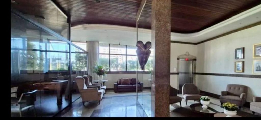 Apartamento de **135m² com 4 quartos e 1 suíte** no Condomínio Príncipe de Luxemburgo, Salvador.