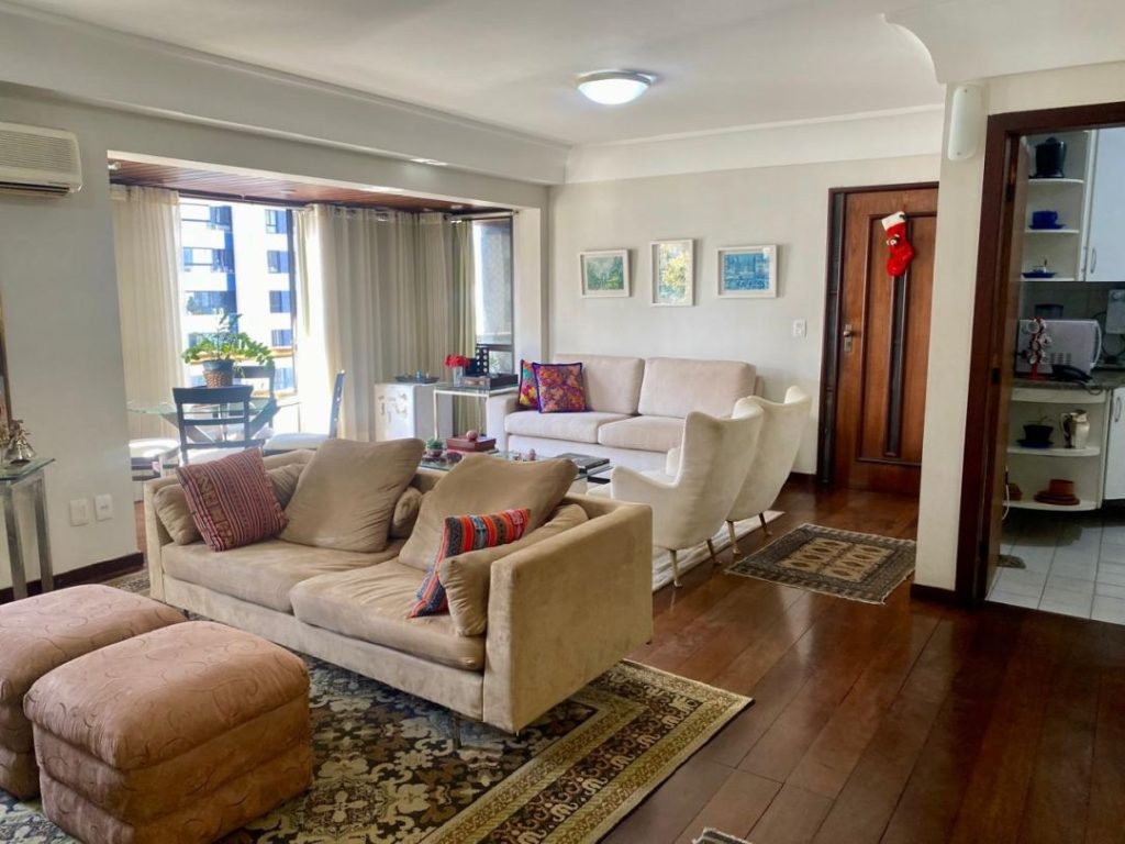 Apartamento de **135m² com 4 quartos e 1 suíte** no Condomínio Príncipe de Luxemburgo, Salvador.