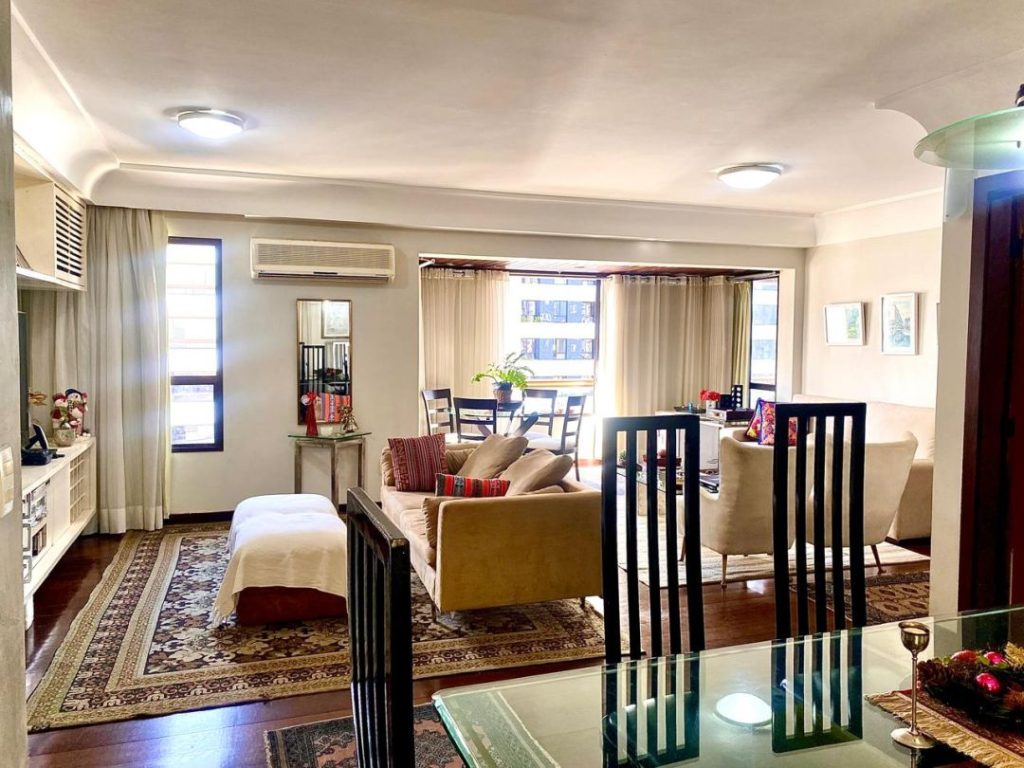 Apartamento de **135m² com 4 quartos e 1 suíte** no Condomínio Príncipe de Luxemburgo, Salvador.