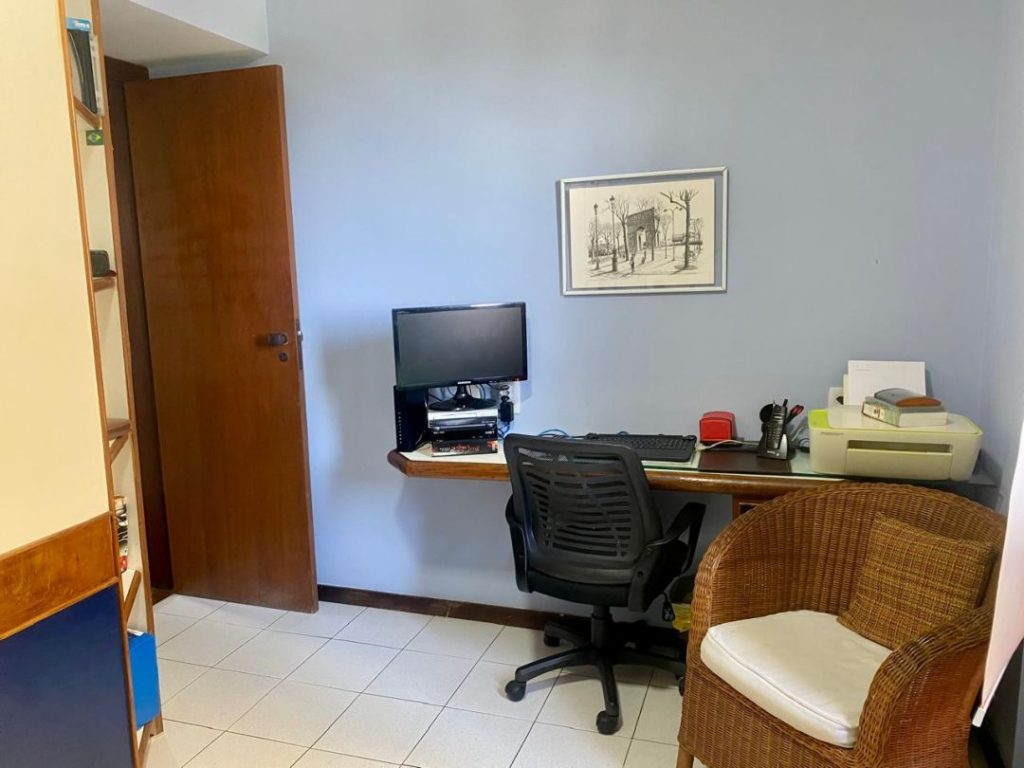 Apartamento de **135m² com 4 quartos e 1 suíte** no Condomínio Príncipe de Luxemburgo, Salvador.