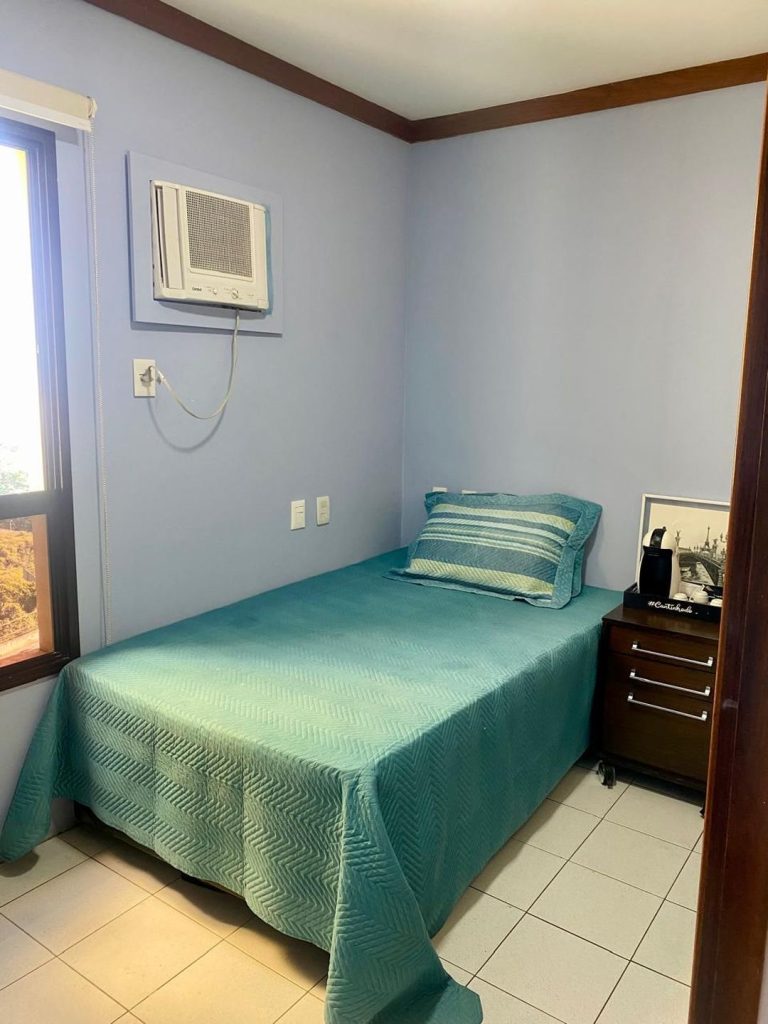 Apartamento de **135m² com 4 quartos e 1 suíte** no Condomínio Príncipe de Luxemburgo, Salvador.