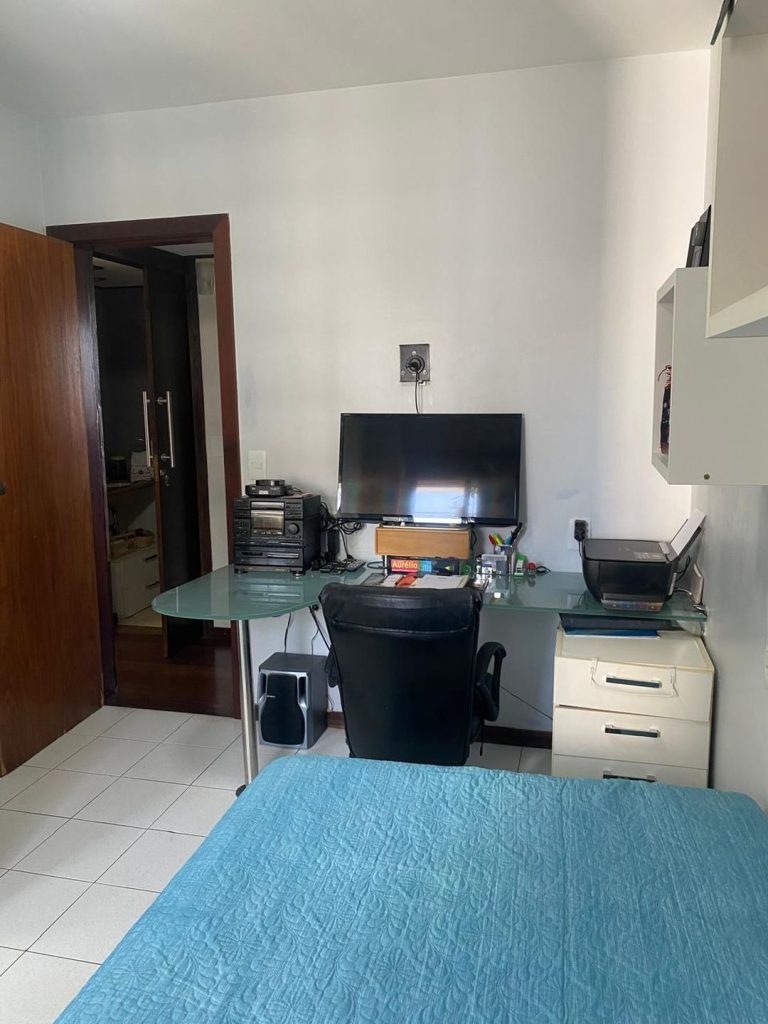 Apartamento de **135m² com 4 quartos e 1 suíte** no Condomínio Príncipe de Luxemburgo, Salvador.